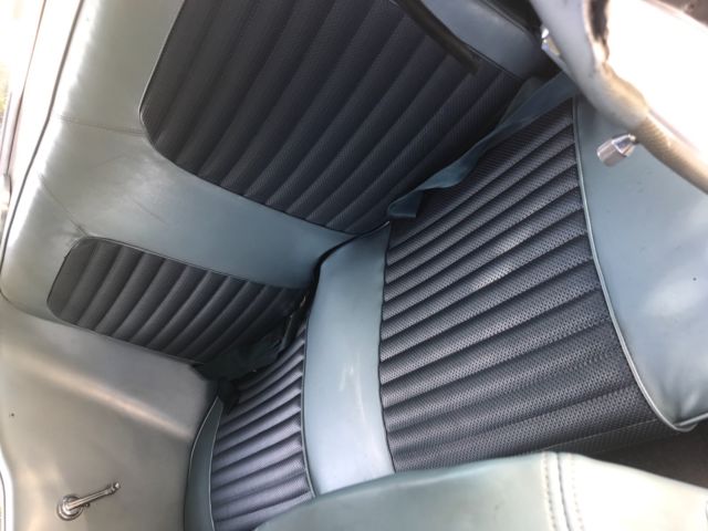 1966 White / blue Ford Mustang