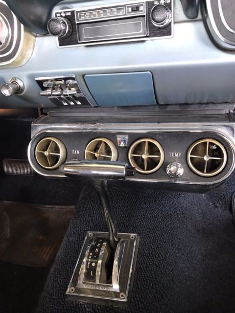 1966 White / blue Ford Mustang