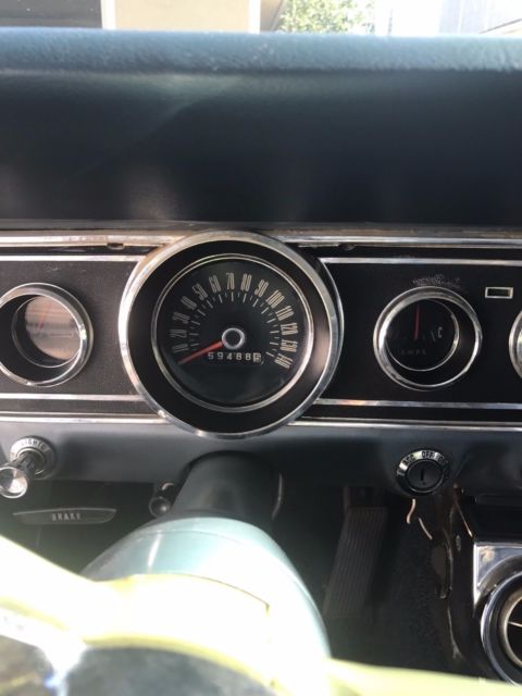 1966 White / blue Ford Mustang