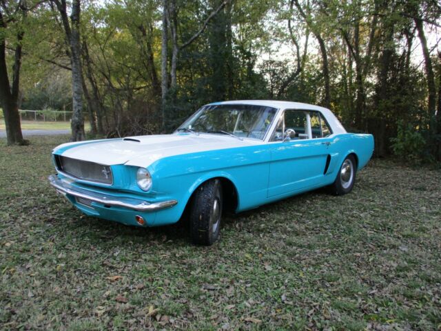 1966 Turquoise/Wimbledon White Ford Mustang Coupe