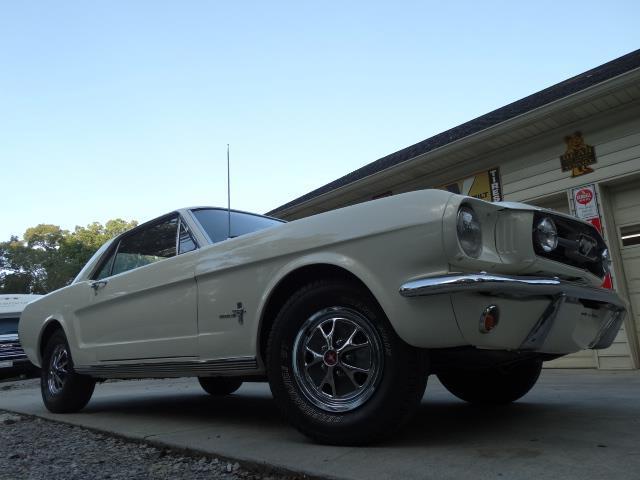1966 White Ford Mustang COUPE