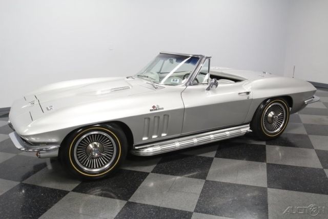 1966 White Chevrolet Corvette