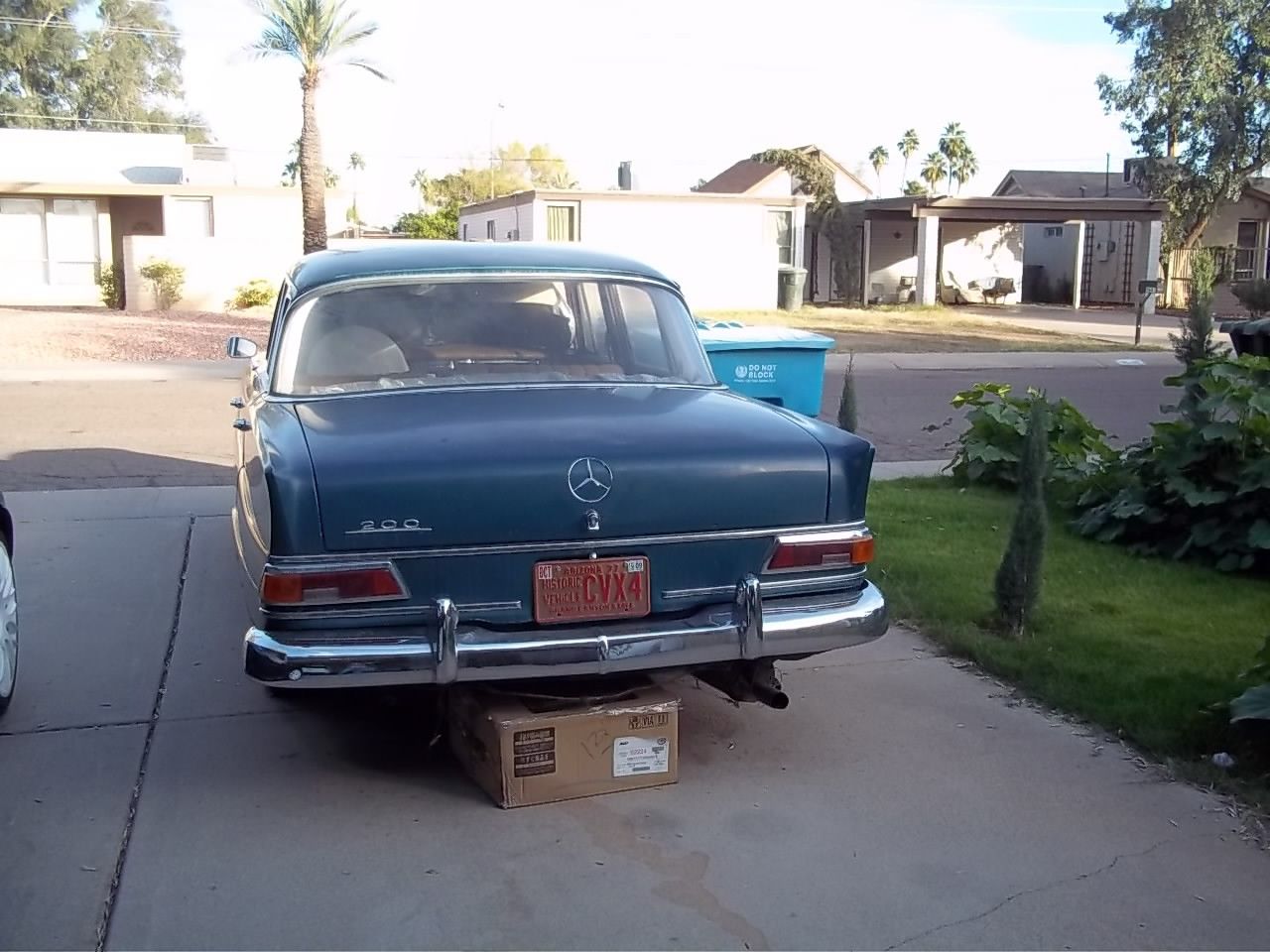 1966 Green Mercedes-Benz 200-Series Sedan