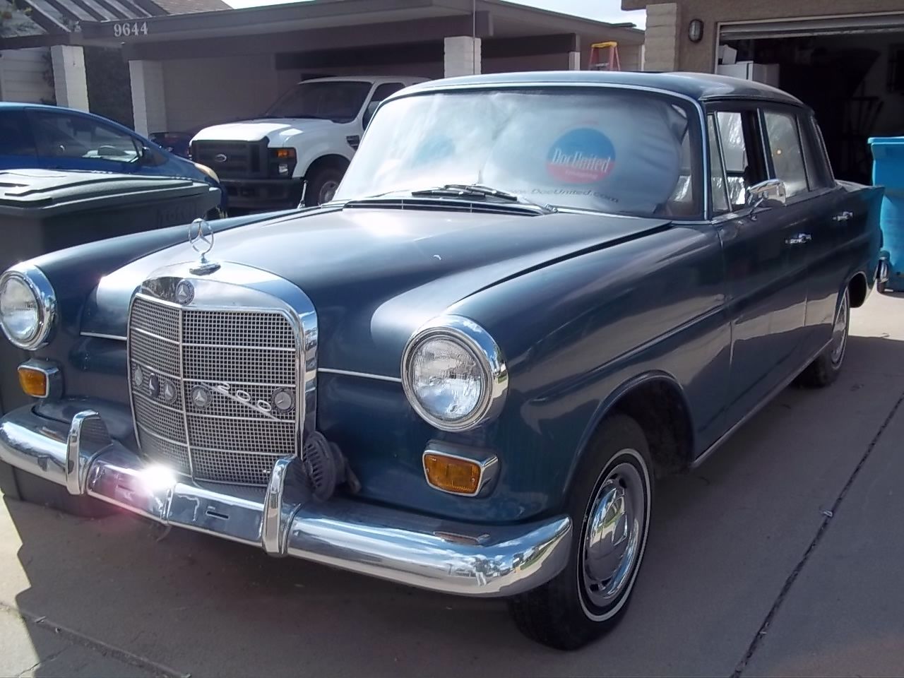 1966 Green Mercedes-Benz 200-Series Sedan