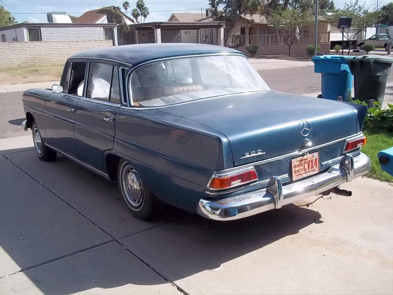 1966 Green Mercedes-Benz 200-Series Sedan