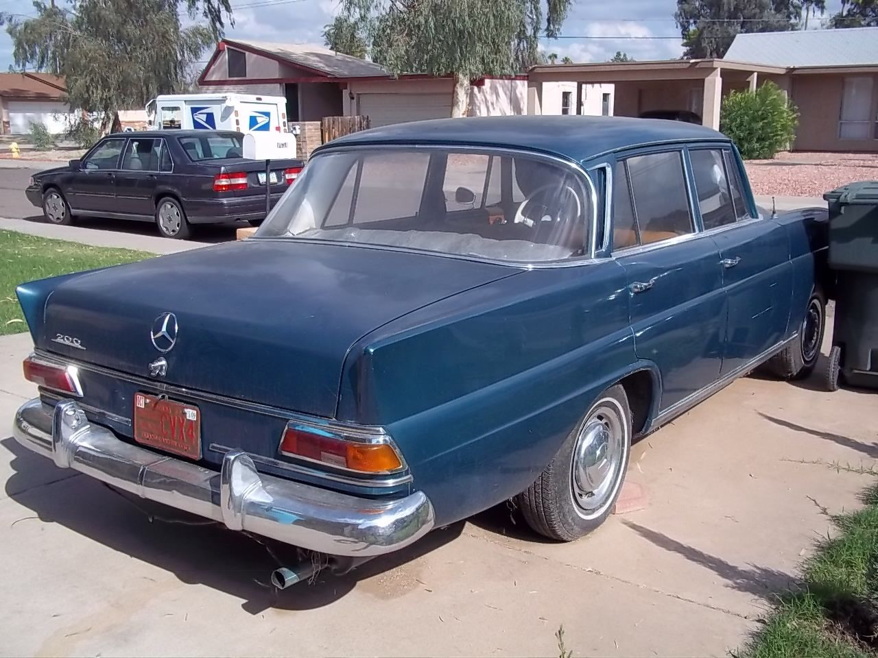1966 Green Mercedes-Benz 200-Series Sedan