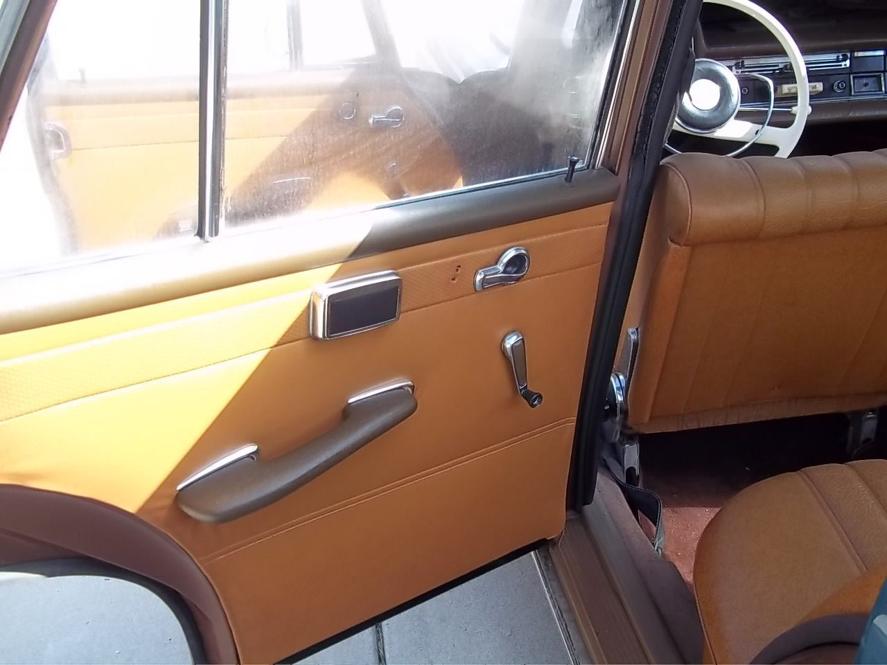 1966 Green Mercedes-Benz 200-Series Sedan