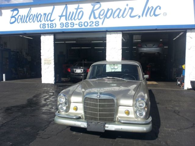 1966 Mercedes-Benz 200-Series