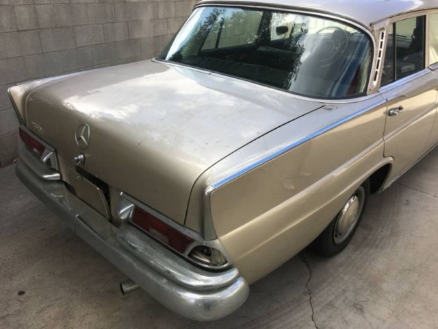 1966 Mercedes-Benz 200-Series