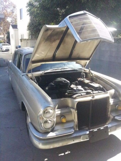 1966 Mercedes-Benz 200-Series