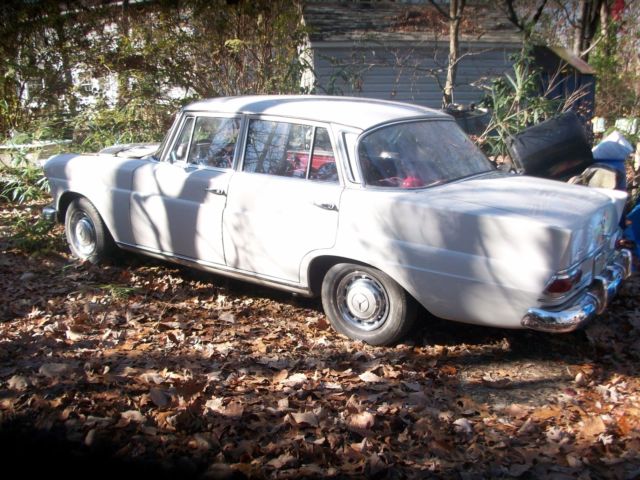 1966 White Mercedes-Benz 200-Series 4 Door Sedan