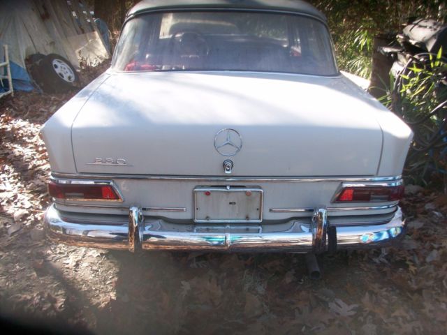 1966 White Mercedes-Benz 200-Series 4 Door Sedan