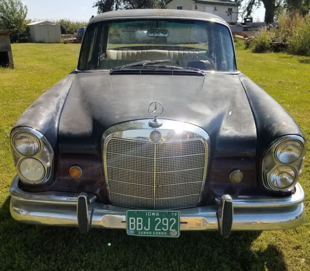 1966 Black Mercedes-Benz 200-Series Sedan