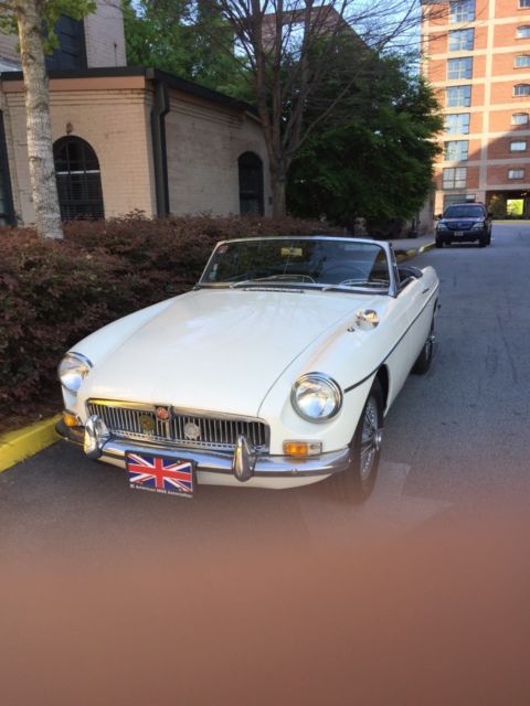1966 BEIGE MG MGB Convertible