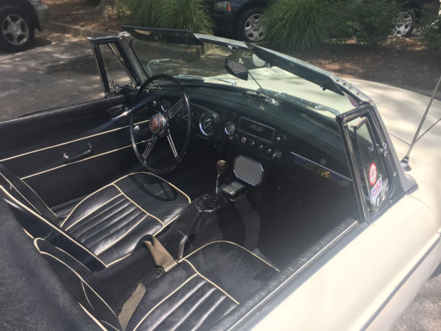 1966 BEIGE MG MGB Convertible