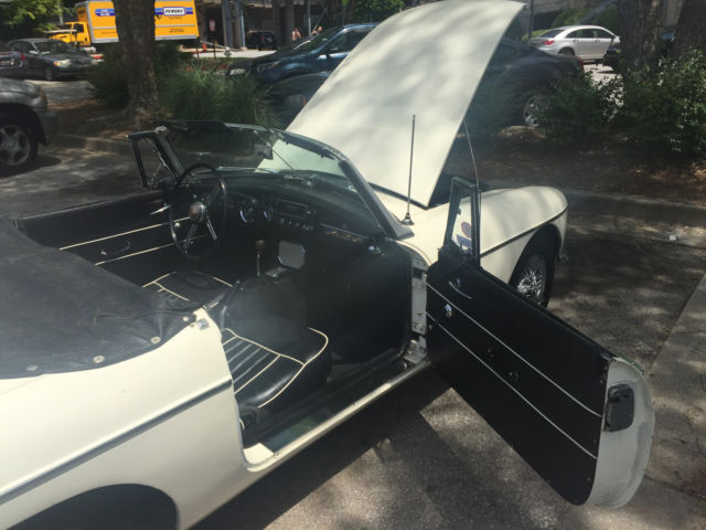 1966 BEIGE MG MGB Convertible