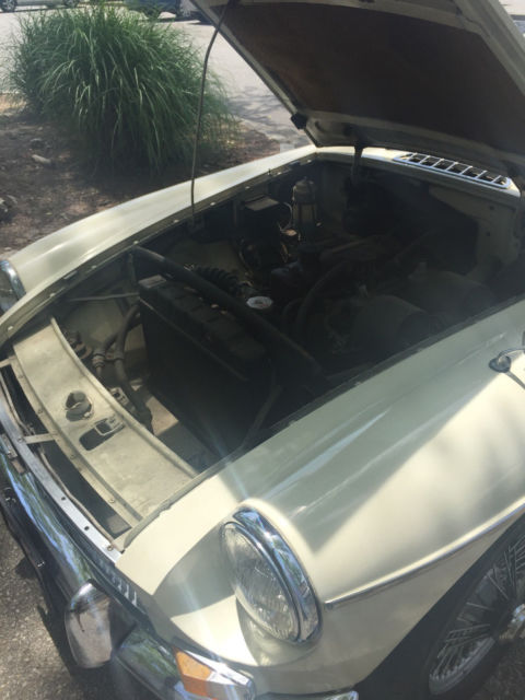 1966 BEIGE MG MGB Convertible