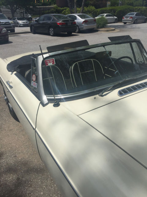 1966 BEIGE MG MGB Convertible