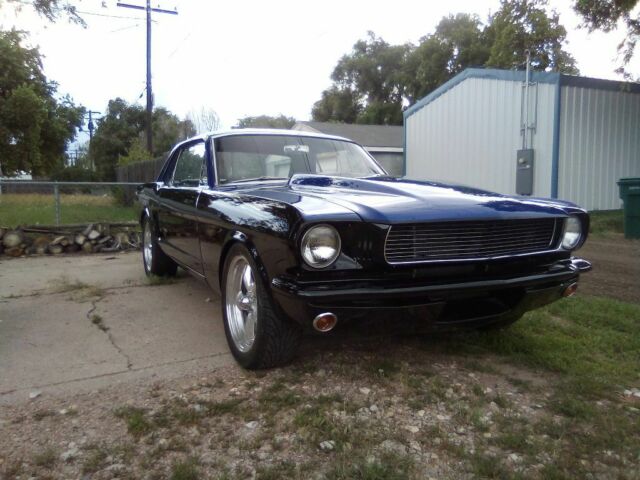 1966 Super jet black on bottom on bottom and impulse blue on top Ford Mustang Coupe