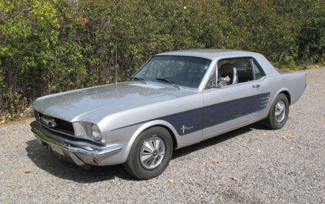 1966 Silver/blue Ford Mustang