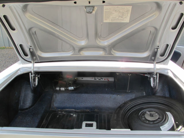 1966 Silver/blue Ford Mustang