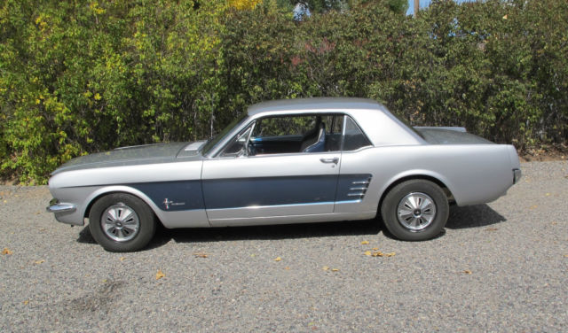 1966 Silver/blue Ford Mustang