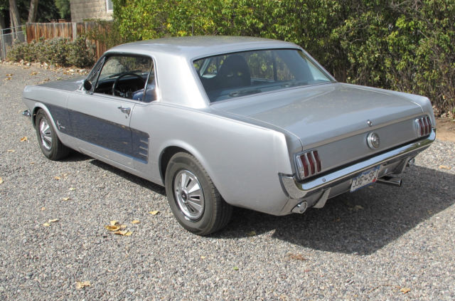 1966 Silver/blue Ford Mustang
