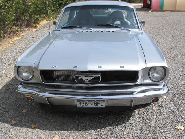 1966 Silver/blue Ford Mustang