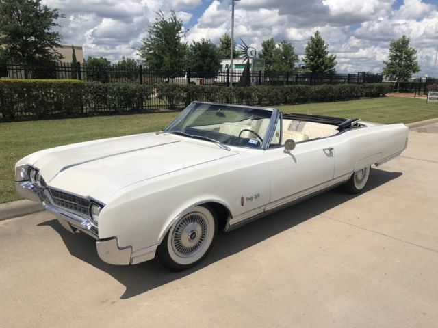 1966 White Oldsmobile Ninety-Eight --