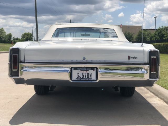1966 White Oldsmobile Ninety-Eight --