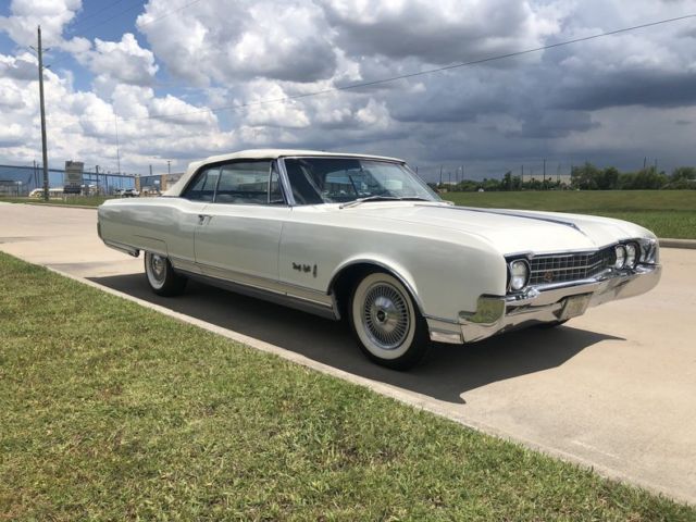 1966 White Oldsmobile Ninety-Eight --