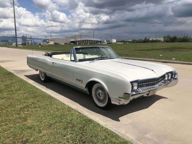 1966 White Oldsmobile Ninety-Eight --