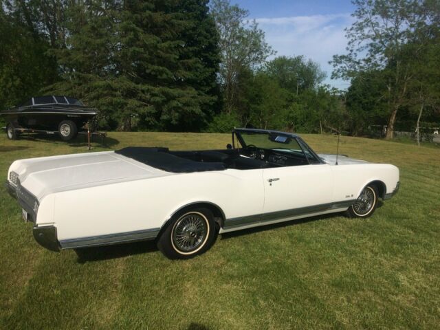 1966 White Oldsmobile Eighty-Eight Convertible