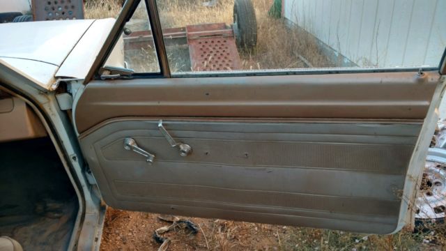 1966 WHITE Plymouth Valiant Sedan