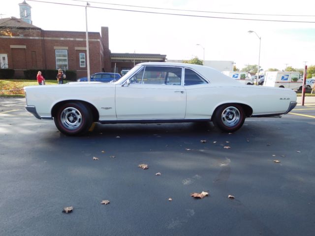 1966 White Pontiac GTO