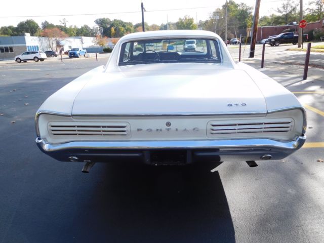 1966 White Pontiac GTO