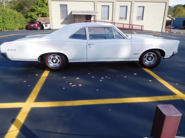 1966 White Pontiac GTO
