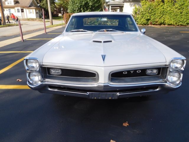 1966 White Pontiac GTO