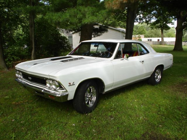 1966 Pearl White Chevrolet Chevelle Hard Top