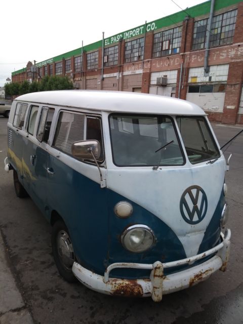 1966 blue-white Volkswagen Bus/Vanagon