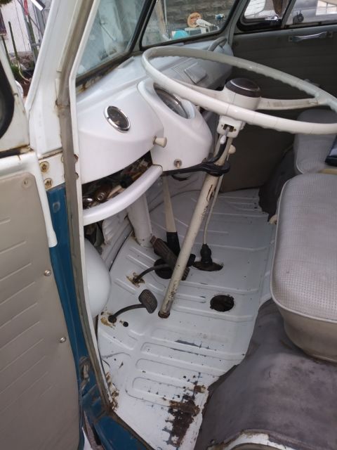 1966 blue-white Volkswagen Bus/Vanagon