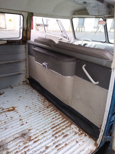 1966 blue-white Volkswagen Bus/Vanagon