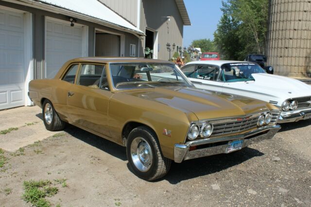 1967 Gold Chevrolet Chevelle Coupe