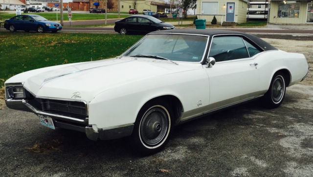 1967 White Buick Riviera Hardtop
