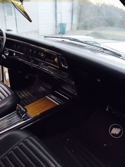 1967 White Buick Riviera Hardtop