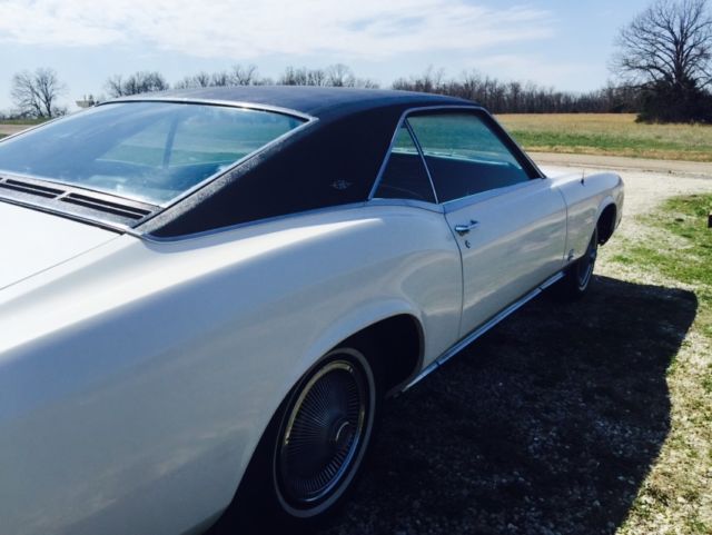 1967 White Buick Riviera Hardtop