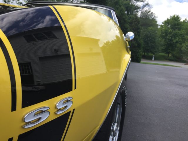 1967 Yellow Chevrolet Camaro Con