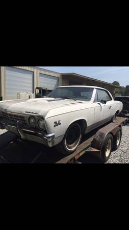 1967 White Chevrolet Chevelle Coupe