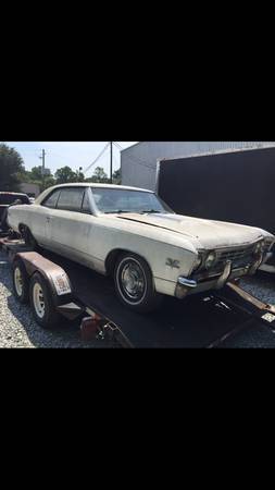 1967 White Chevrolet Chevelle Coupe
