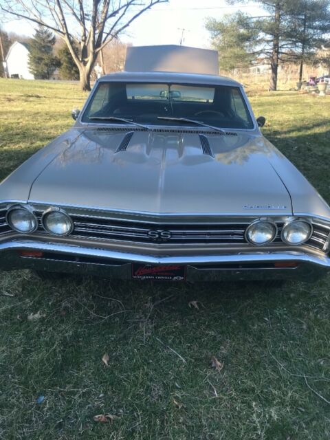 1967 Gold Chevrolet Chevelle Coupe